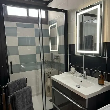 Large Bright 5-room Apartment4 Bedrooms Metro 5 Min