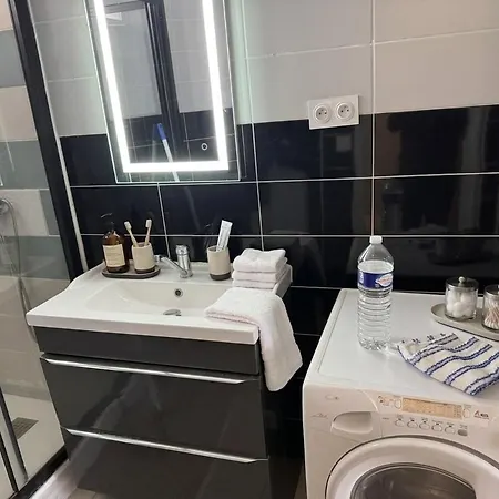 شقة Large Bright 5-room Apartment4 Bedrooms Metro 5 Min *