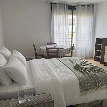 Διαμέρισμα Large Bright 5-room Apartment4 Bedrooms Metro 5 Min